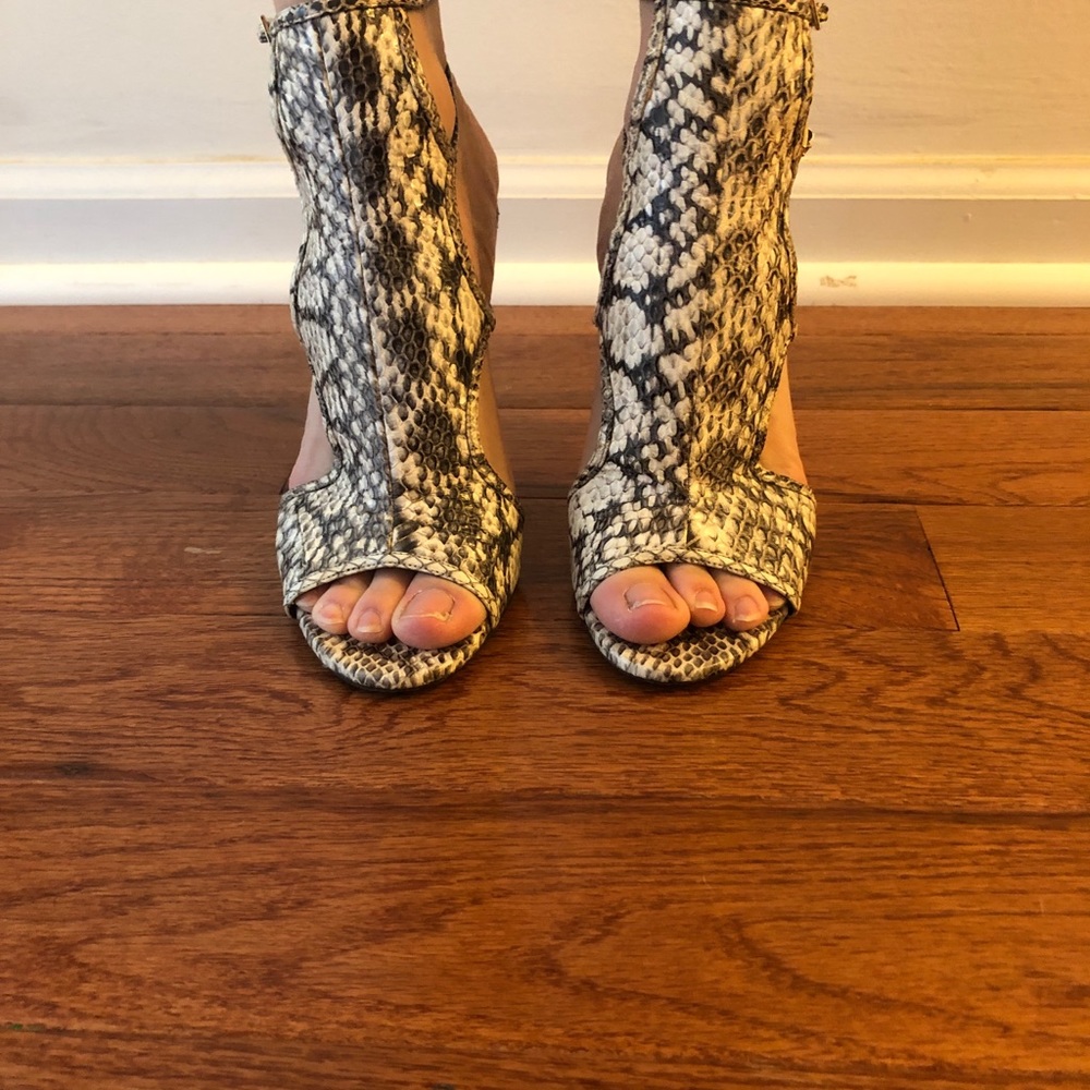 Heels - Picture 2 of 4